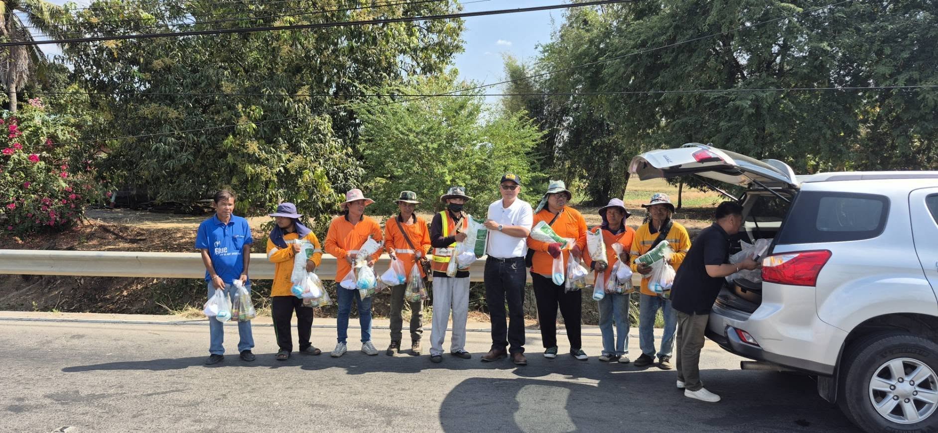 ลงพื้นที่ตรวจเยี่ยมเจ้าหน้าที่ผู้ปฏิบัติงาน